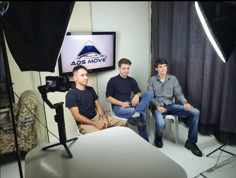 Maylon e sócios no estúdio da Ads Move